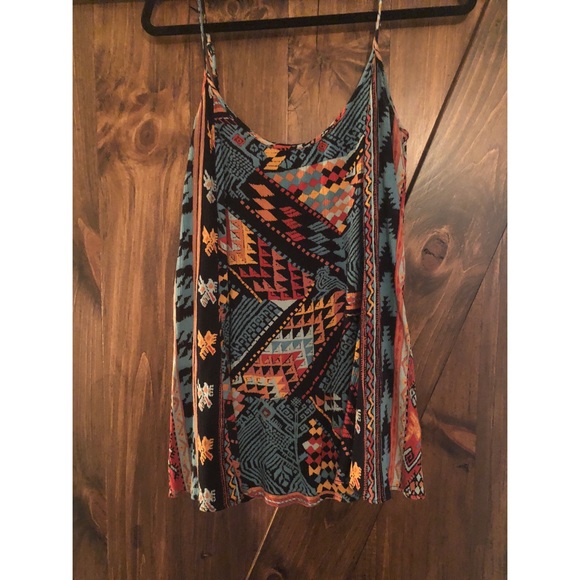 Fun patterned tank - Picture 2 of 3